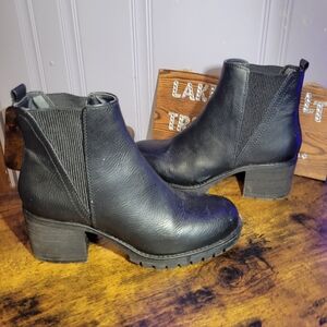 MIA Jodi Veagan leather Lug Sole Chelsea women size 8 Black  Boots